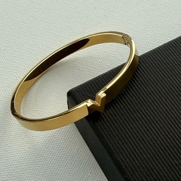 V Letters Bracelet | 316L Stainless Steel | Edgy & Modern - Picture 8 of 15